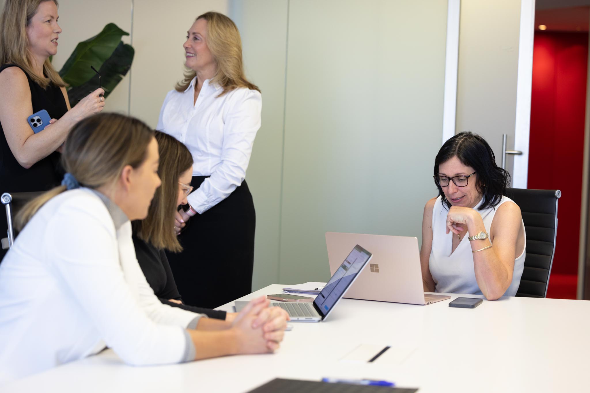 Office meeting between 5 women